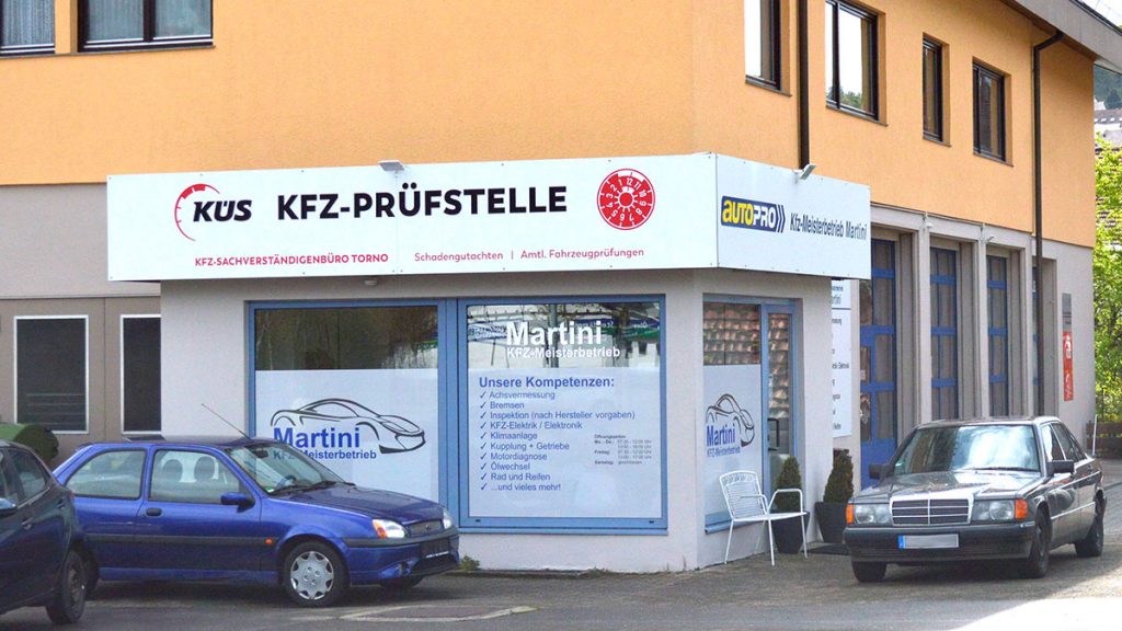 Außenansicht der KÜS Kfz-Prüfstelle in Nagold​